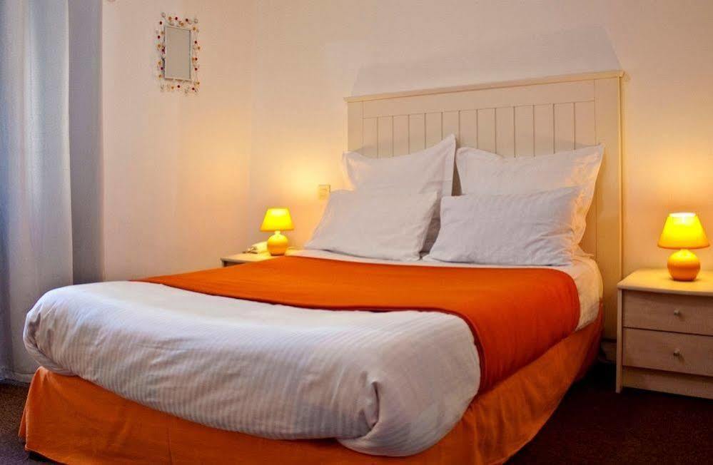 Logis Hotel Restaurant De La Poste Pontgibaud Ngoại thất bức ảnh