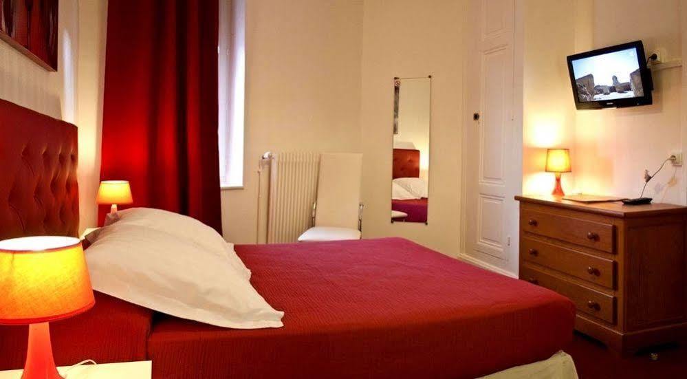 Logis Hotel Restaurant De La Poste Pontgibaud Ngoại thất bức ảnh